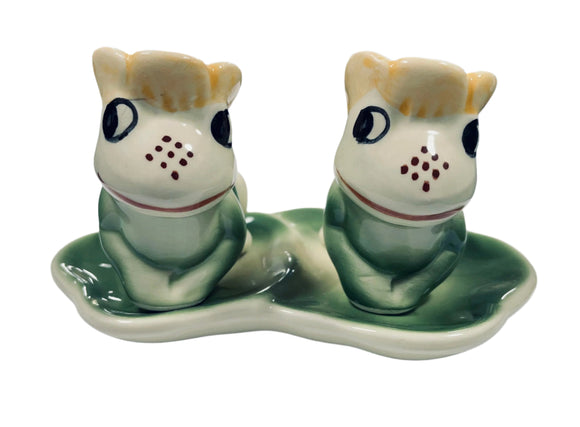 Vintage Frogs on Lily Pad Salt & Pepper Shaker