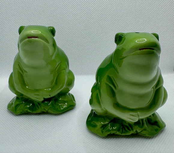 Salt and Pepper Shakers Frogs