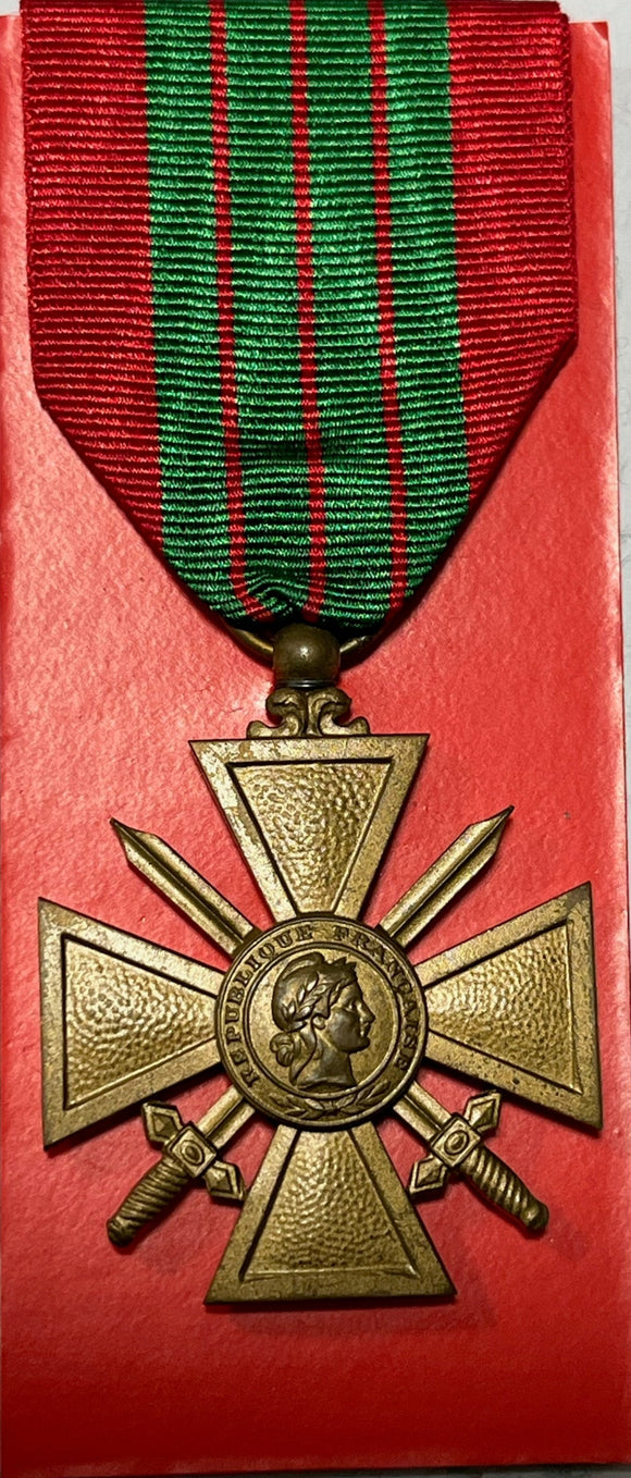 French Croix De Guerre Medal 1939 - 1945 Medal