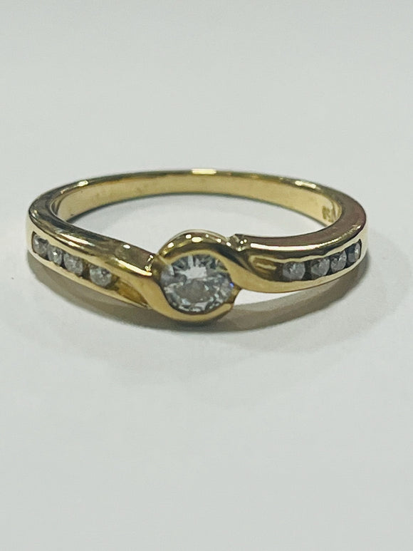 18ct Yellow Gold Diamond Ring