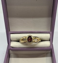9ct Garnet Ring
