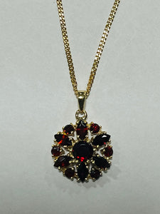 9ct Yellow Gold Garnet Flower Pendant