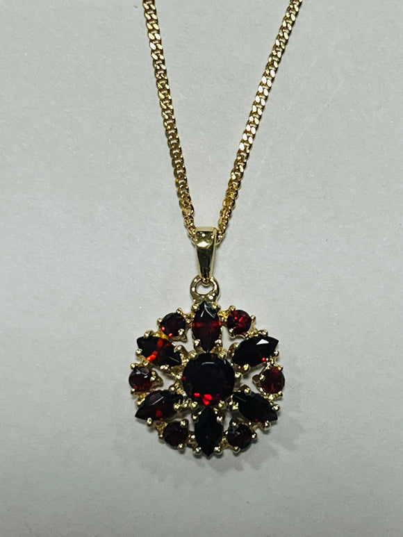 9ct Yellow Gold Garnet Flower Pendant