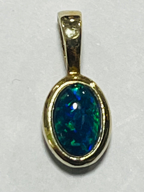 9ct Yellow Gold Opal Pendant