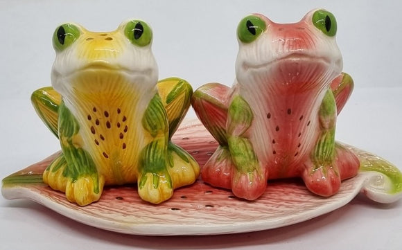 Salt and Pepper Shakers - Frogs on Lily Pad