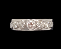 18ct White Gold Diamond Ring