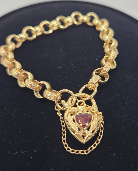 9ct Yellow Gold Belcher Bracelet with Heart Clasp and Garnet