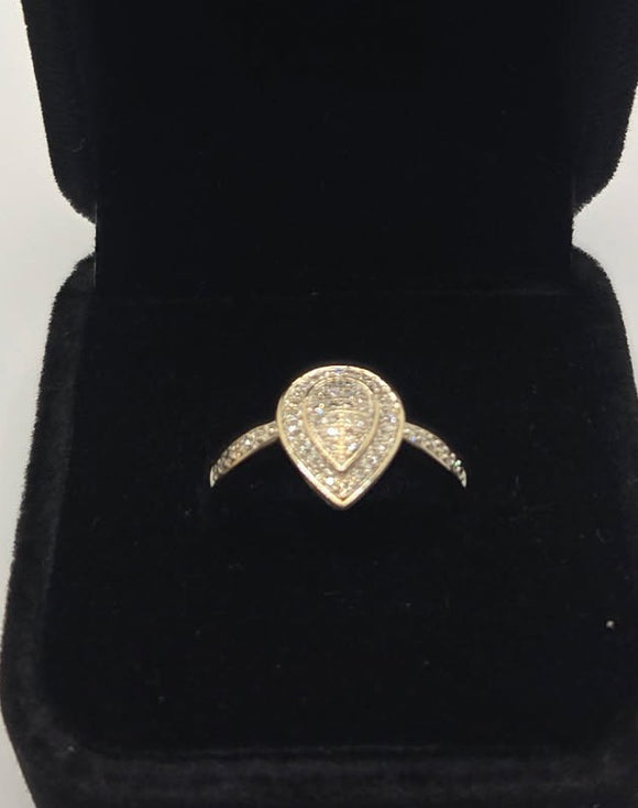 9ct Yellow Gold Pear Shaped Diamond Ring