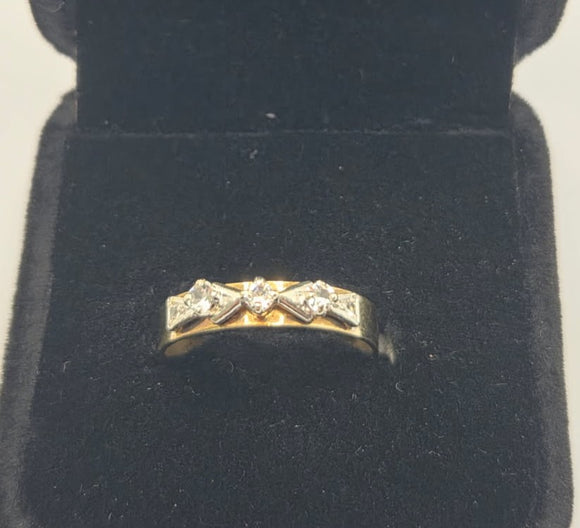 9ct Yellow Gold Vintage Diamond Ring
